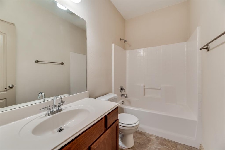 Photo 16 of 19 - 3824 Vienna St, Irving, TX 75038