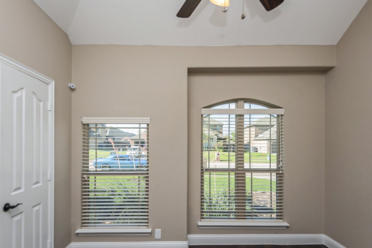 Photo 16 of 32 - 1110 Safrano St, Midlothian, TX 76065