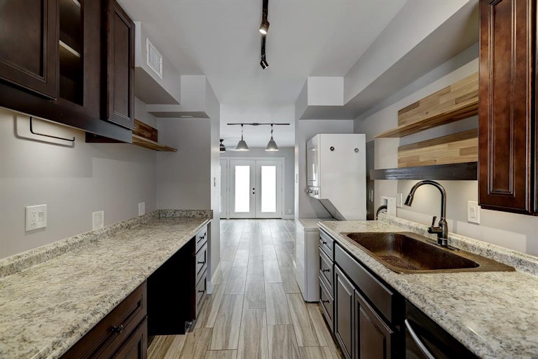 Photo 25 of 42 - 12643 Rip Van Winkle Dr, Houston, TX 77024