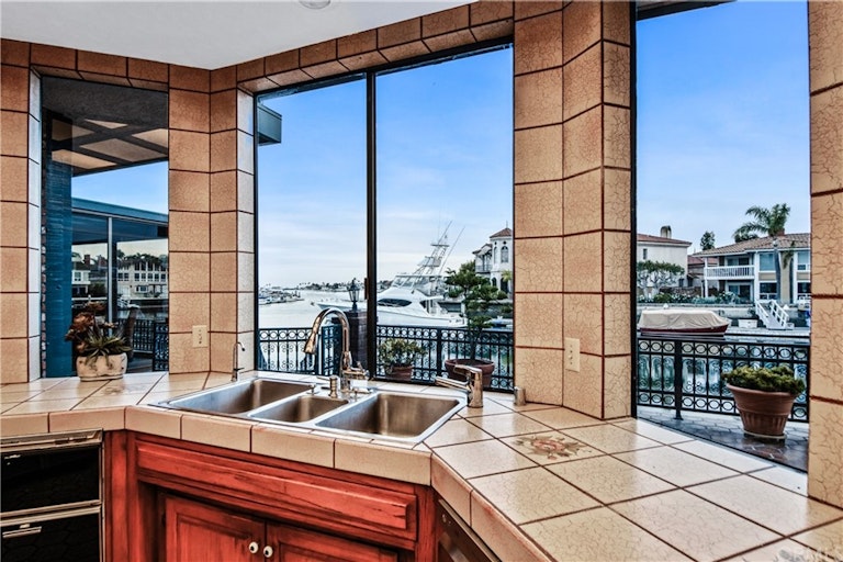 Photo 16 of 45 - 3682 Escapade Cir, Huntington Beach, CA 92649