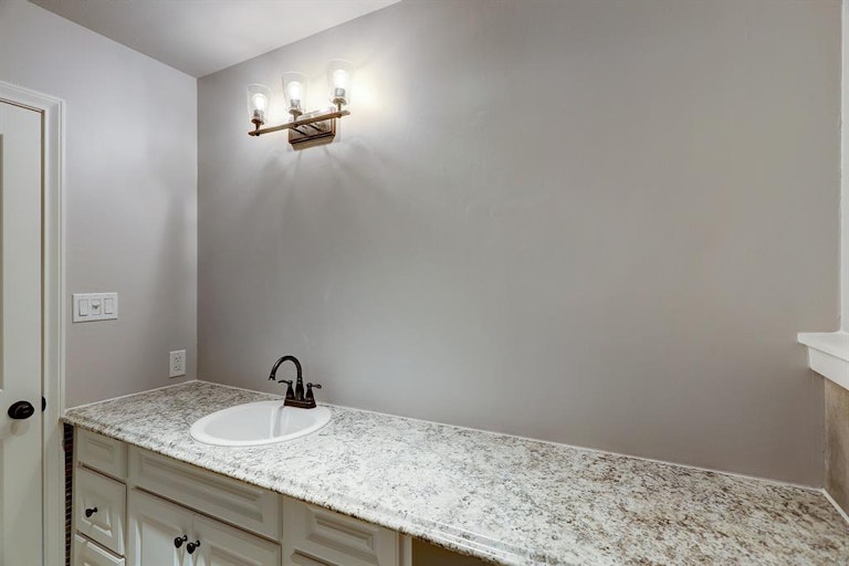 Photo 34 of 42 - 12643 Rip Van Winkle Dr, Houston, TX 77024