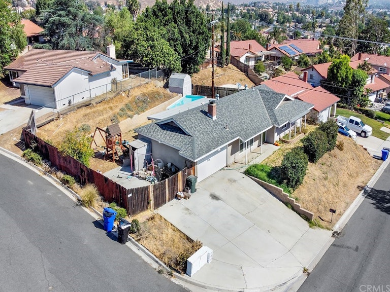 Photo 4 of 26 - 5415 Golden West Ave, Jurupa Valley, CA 92509