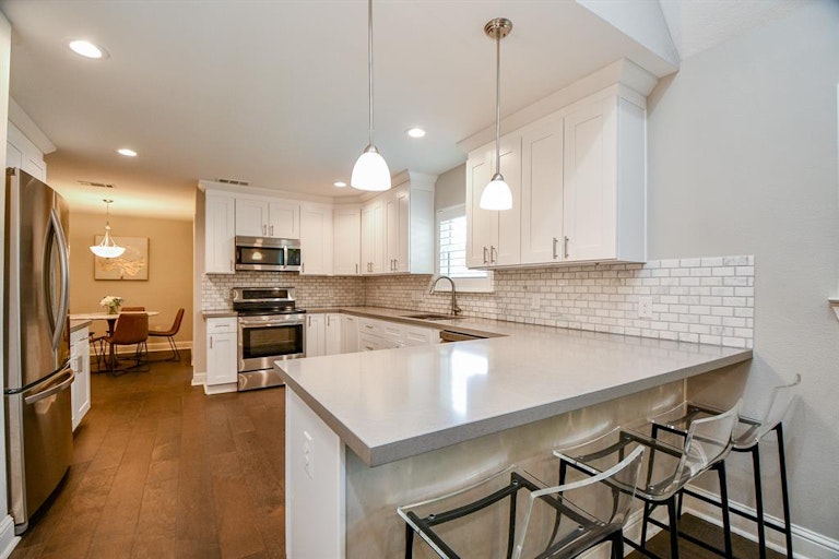 Photo 17 of 49 - 5402 Rutherglenn Dr, Houston, TX 77096