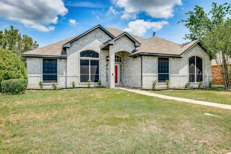 Photo 6 of 29 - 1677 Shannon Dr, Lewisville, TX 75077