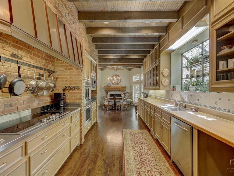 Photo 13 of 31 - 17316 Club Hill Ln, Dallas, TX 75248