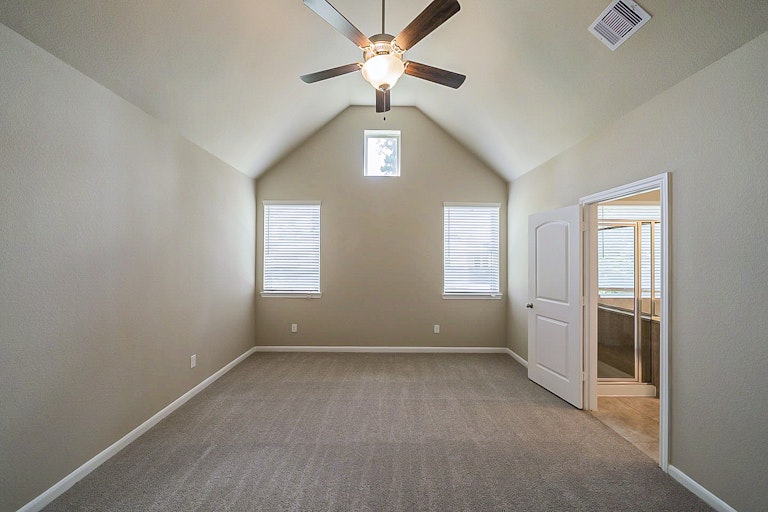 Photo 16 of 32 - 12426 Alora Bluff Trl, Humble, TX 77346