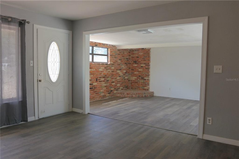 Photo 9 of 26 - 6726 12th St N, Saint Petersburg, FL 33702