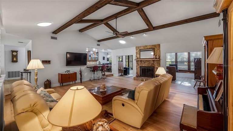 Photo 21 of 54 - 17924 Silverthorn Ct, Spring Hill, FL 34610