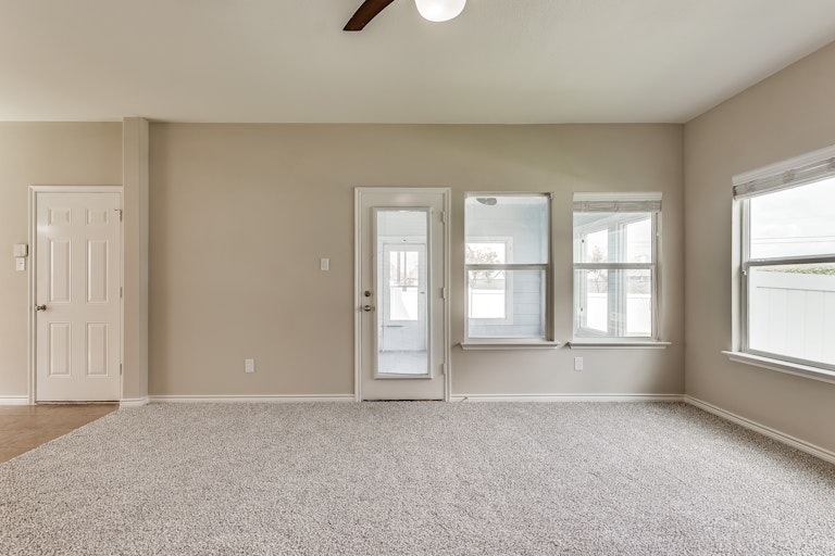 Photo 12 of 28 - 905 Charleston Ln, Savannah, TX 76227