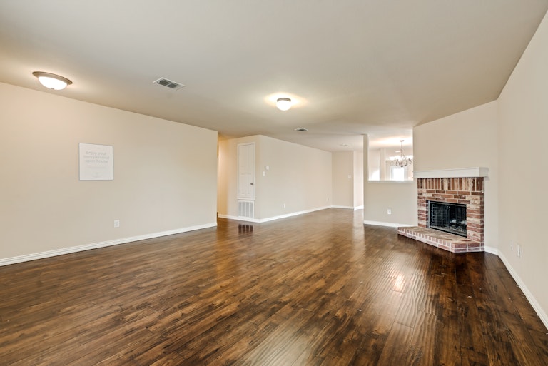 Photo 5 of 23 - 536 Laurel Ln, Fate, TX 75087