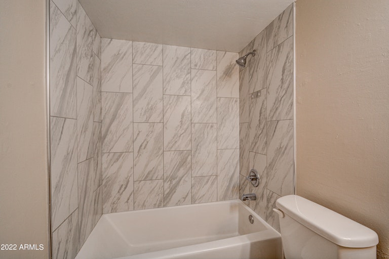 Photo 19 of 31 - 822 E Cochise Dr, Phoenix, AZ 85020