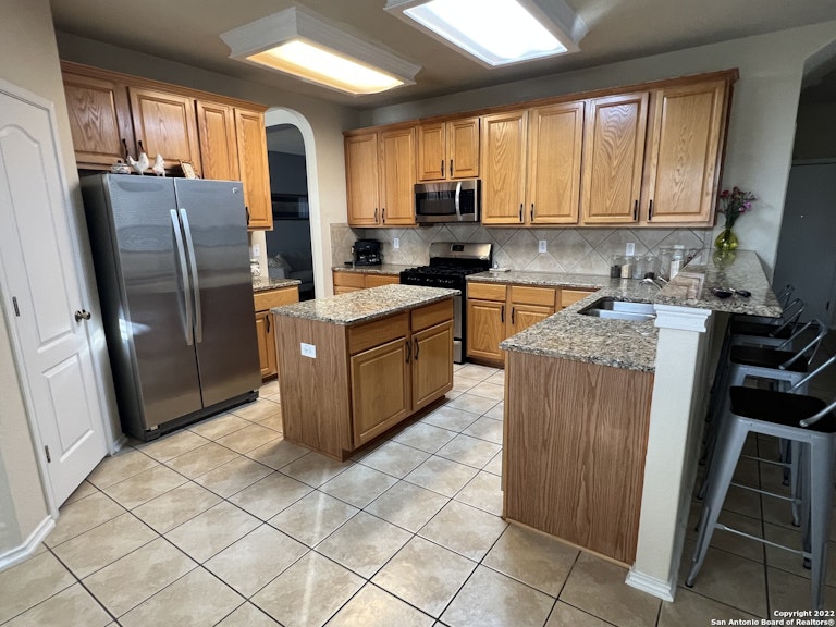 Photo 11 of 40 - 6110 Kenedy Leaf, San Antonio, TX 78253