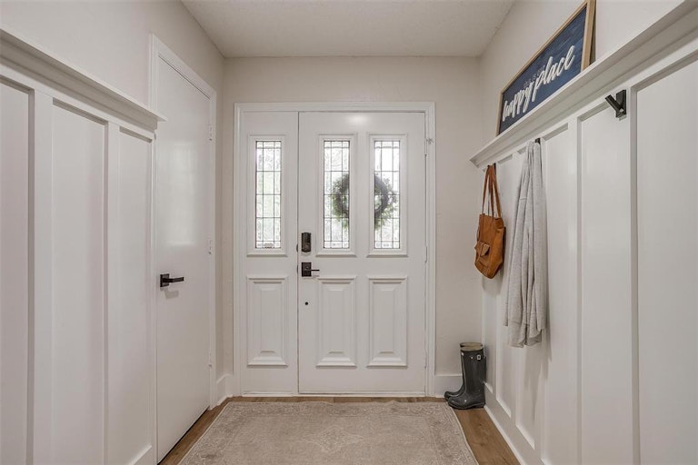 Photo 4 of 40 - 312 Emerald Ct, Burleson, TX 76028