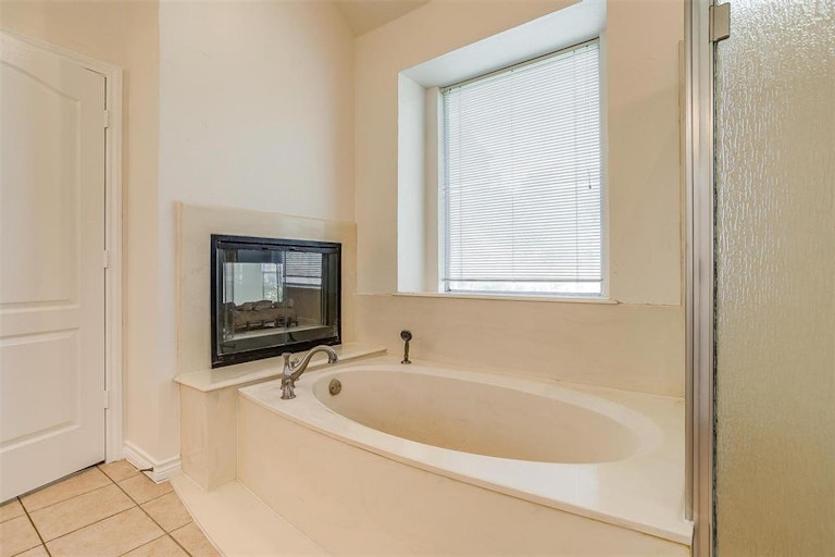 Photo 21 of 40 - 6006 Sunderland Dr, Colleyville, TX 76034