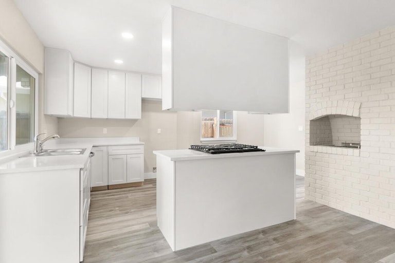 Photo 11 of 27 - 1723 Midway Dr, Woodland, CA 95695