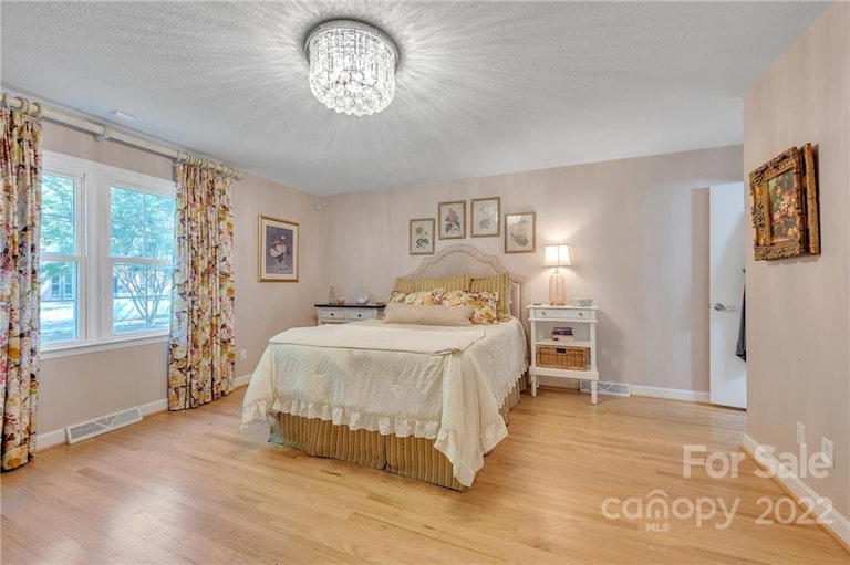 Photo 17 of 22 - 419 Davie Ave, Statesville, NC 28677