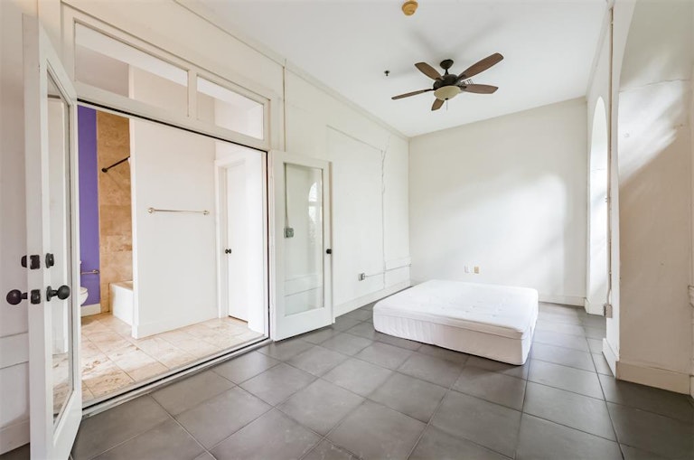 Photo 22 of 44 - 2700 Albany St #3B, Houston, TX 77006