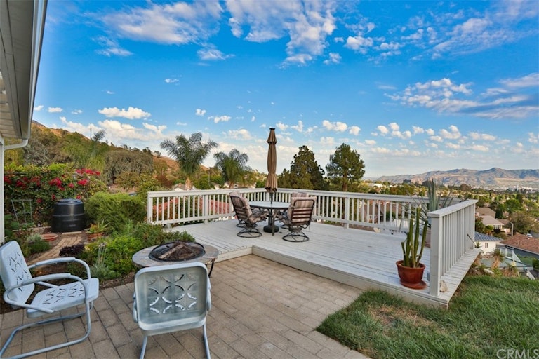 Photo 10 of 39 - 1821 N Bel Aire Dr, Burbank, CA 91504
