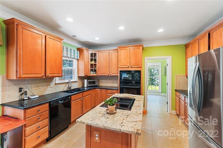 Photo 14 of 40 - 1252 Toteros Dr, Waxhaw, NC 28173