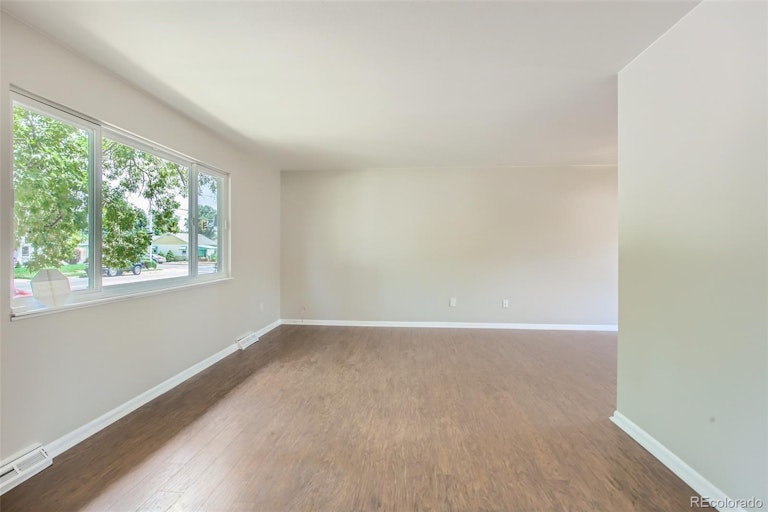 Photo 5 of 29 - 4573 S Logan St, Englewood, CO 80113