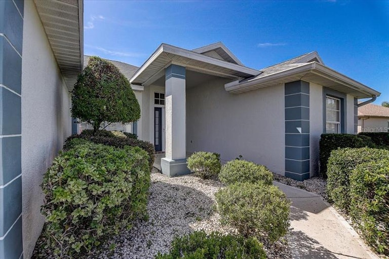 Photo 4 of 58 - 2305 Piper Glen Ct, Sun City Center, FL 33573