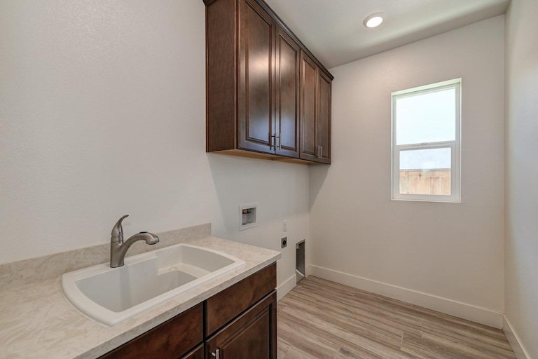 Photo 23 of 32 - 4500 Hummingbird Cir, Folsom, CA 95630