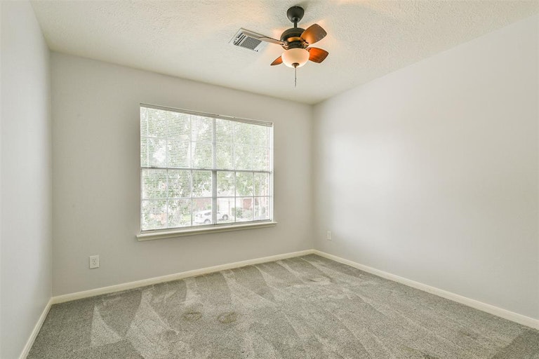 Photo 27 of 34 - 16026 Biscayne Shoals Dr, Friendswood, TX 77546