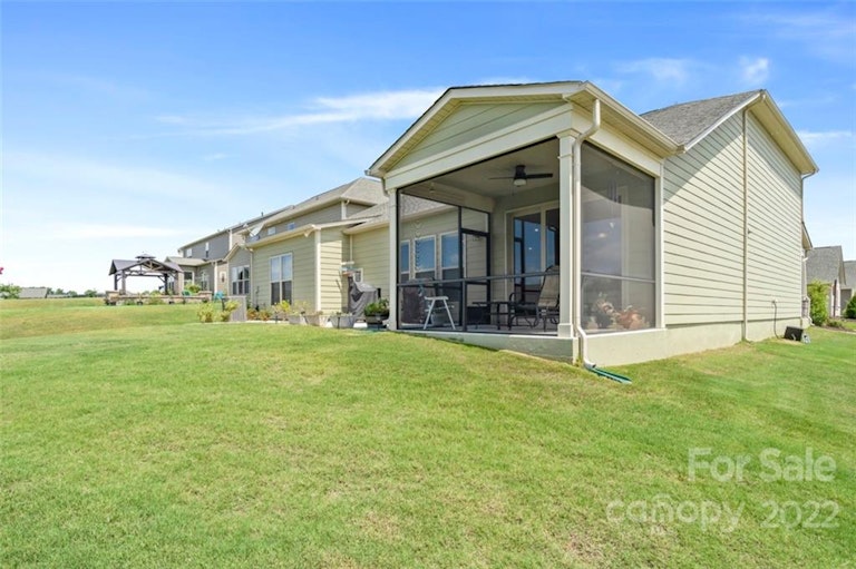 Photo 4 of 48 - 15003 Luna Dr, Charlotte, NC 28278