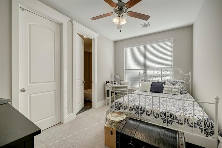 Photo 16 of 23 - 918 W 20th St, Houston, TX 77008
