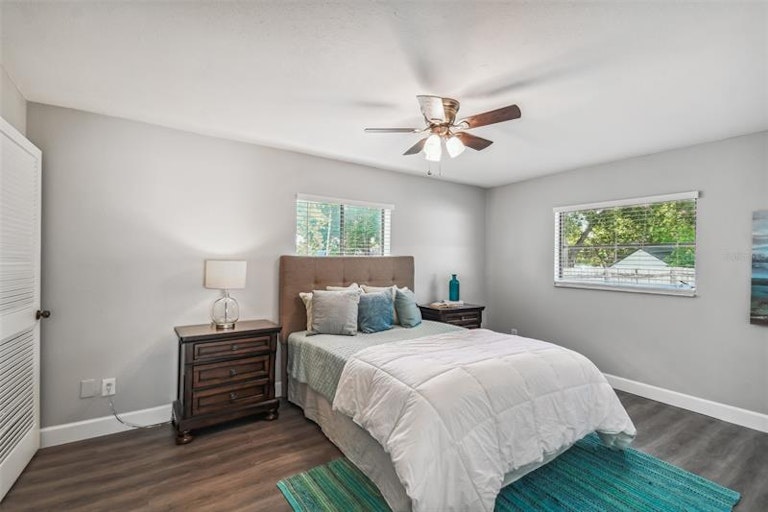 Photo 27 of 42 - 8010 Diagonal Rd N, Saint Petersburg, FL 33702