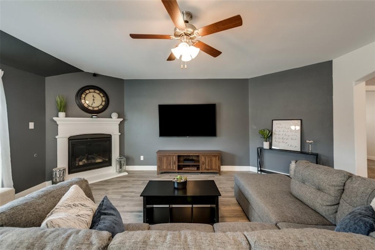 Photo 12 of 39 - 11121 Cobalt Dr, Aubrey, TX 76227