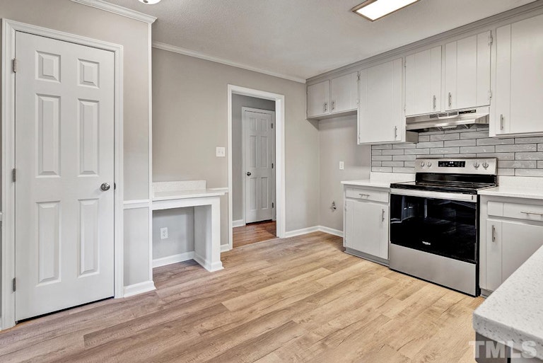 Photo 12 of 29 - 4700 Winterlochen Rd, Raleigh, NC 27603