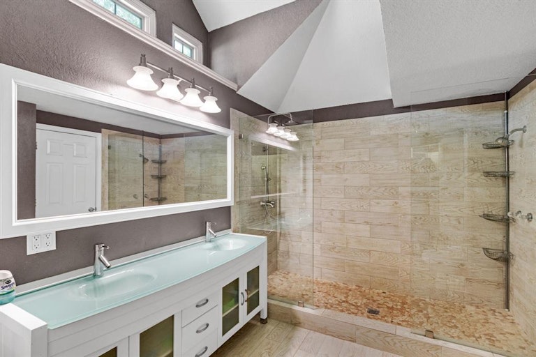 Photo 15 of 25 - 9001 Cumberland Dr, Irving, TX 75063