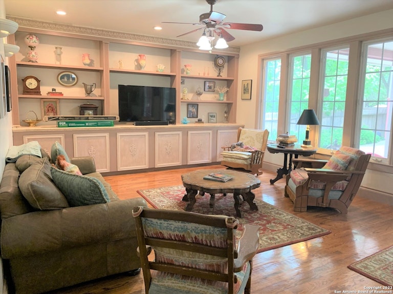 Photo 15 of 25 - 306 Corona Ave, San Antonio, TX 78209