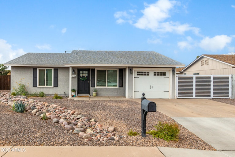 Photo 2 of 42 - 1704 W Loughlin Dr, Chandler, AZ 85224
