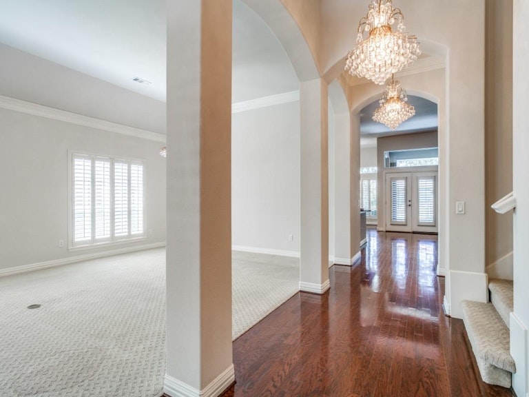 Photo 4 of 40 - 10405 Downing Dr, Denton, TX 76207