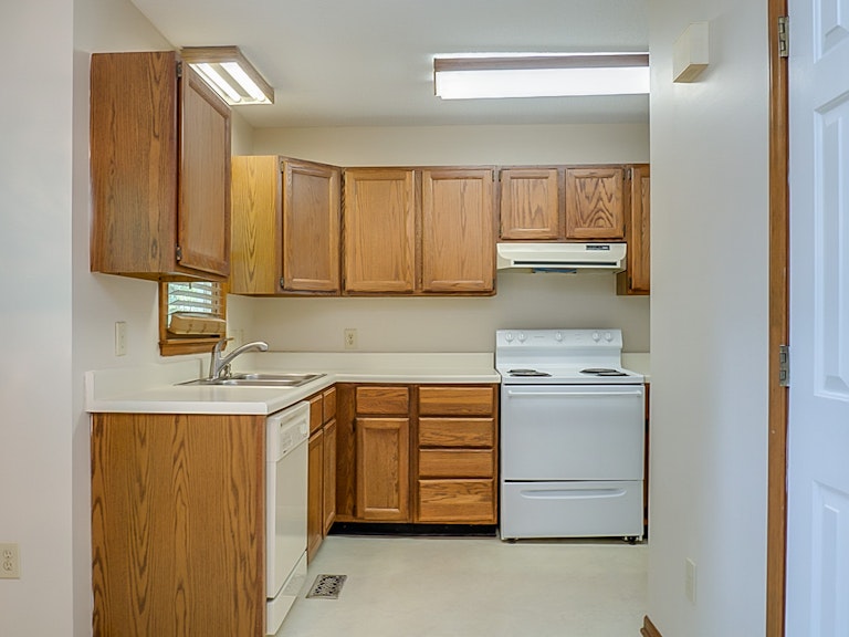 Photo 8 of 22 - 612 Sanderson Dr, Durham, NC 27704