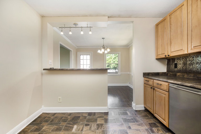 Photo 9 of 22 - 6721 Cedar Springs Rd, Charlotte, NC 28212