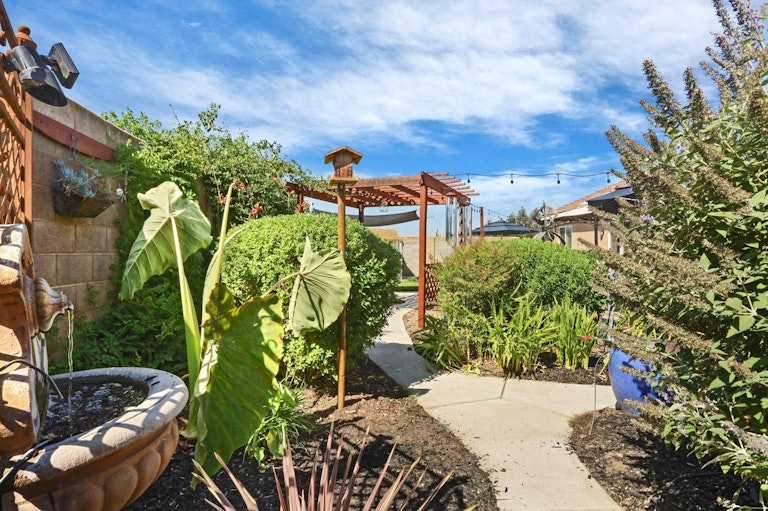 Photo 37 of 46 - 1026 Dimaggio Way, Galt, CA 95632
