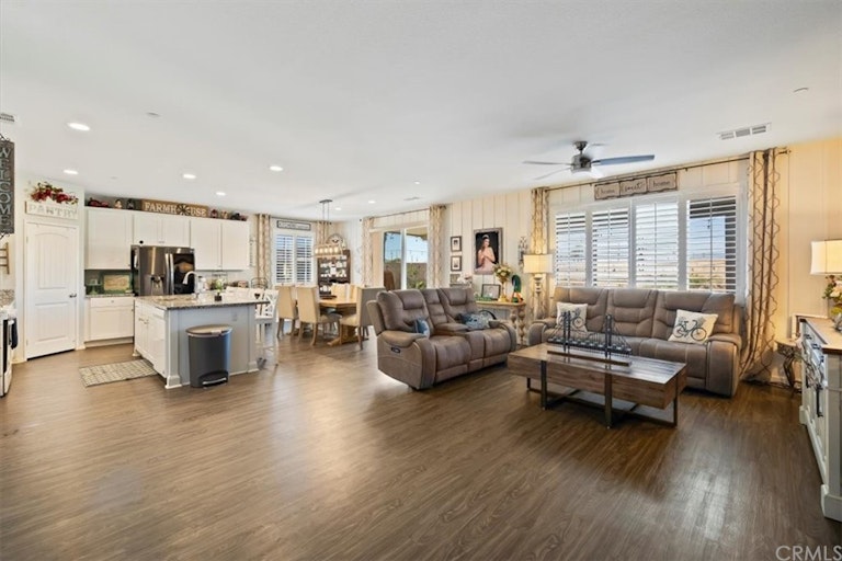 Photo 4 of 40 - 2287 Seagull Ct, San Jacinto, CA 92582