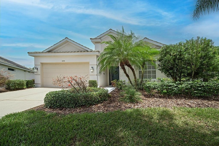 Photo 4 of 55 - 12143 Maple Ridge Dr, Parrish, FL 34219