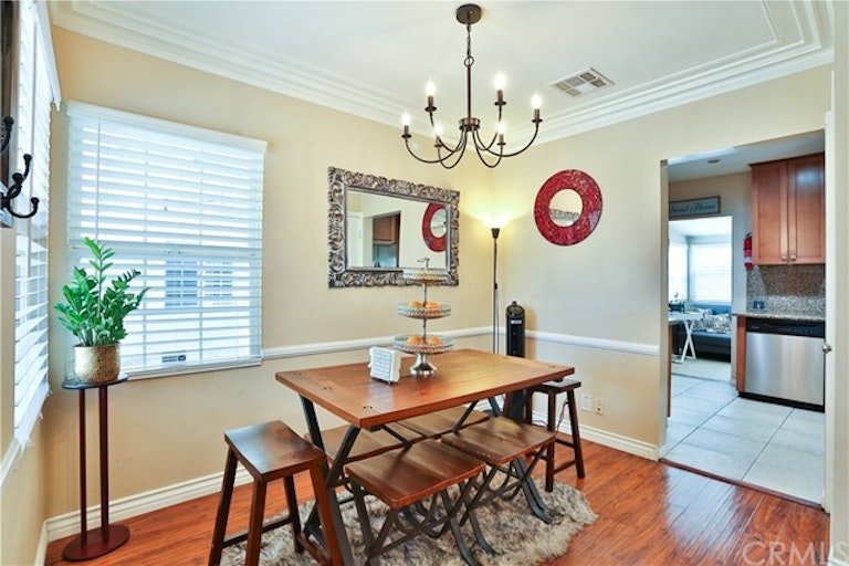 Photo 9 of 30 - 1837 N Catalina St, Burbank, CA 91505