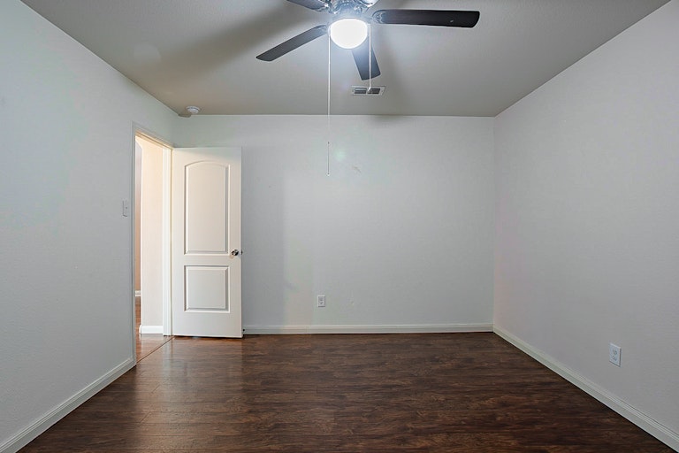 Photo 12 of 20 - 2029 Cone Flower Dr, Forney, TX 75126