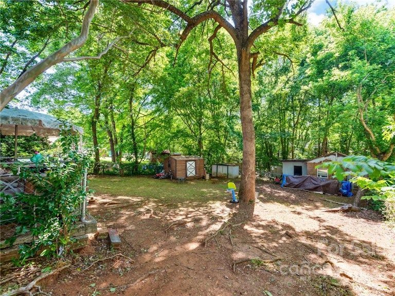 Photo 19 of 24 - 609 Fawnbrook Ln, Charlotte, NC 28217