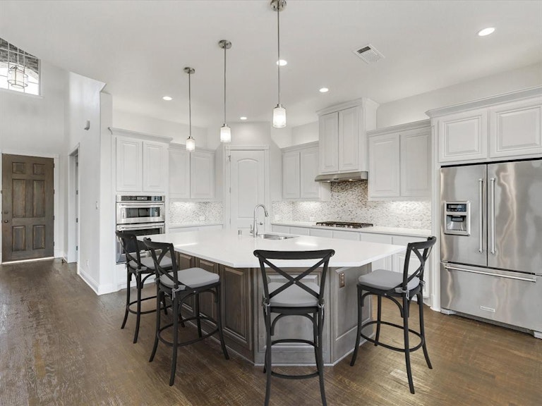 Photo 12 of 39 - 11121 Smoky Oak Ct, Argyle, TX 76226