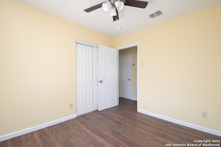 Photo 9 of 15 - 546 Prestwick Blvd, San Antonio, TX 78223