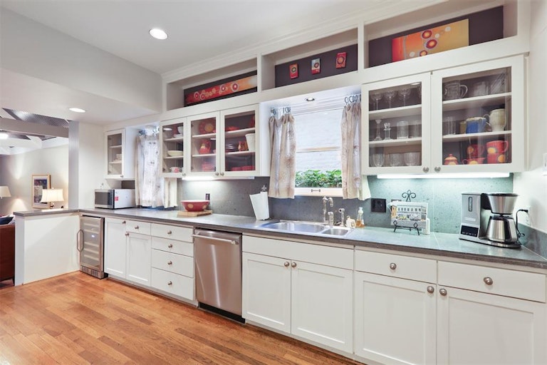 Photo 10 of 49 - 2203 University Blvd, Houston, TX 77030