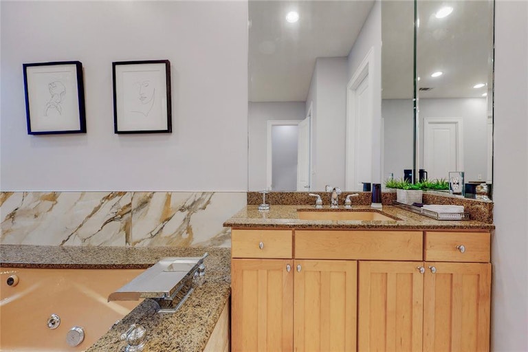 Photo 28 of 40 - 4227 Rawlins St #4, Dallas, TX 75219
