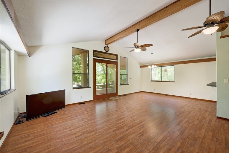 Photo 8 of 37 - 126 Deer Run Dr, Cedar Creek, TX 78612