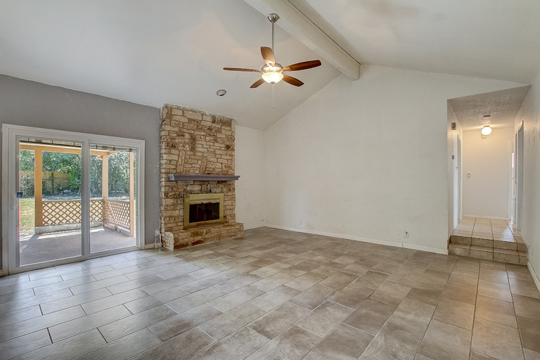 Photo 13 of 33 - 503 Quail Creek Dr, Round Rock, TX 78664